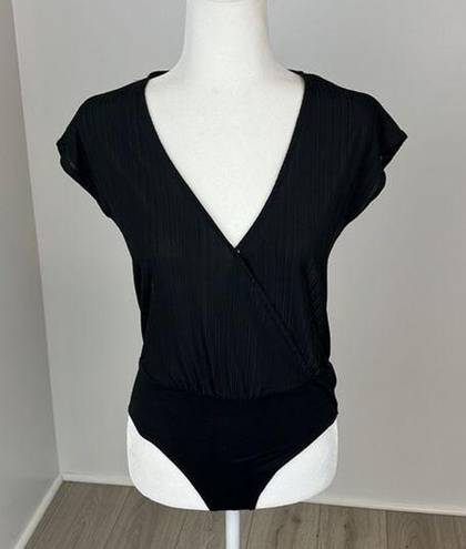 Paper Crane  Black Short Sleeve V-Neck Bodysuit Size M