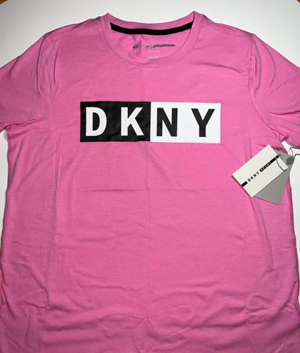 DKNY Medium  LOGO TEE NEW WITH TAGs