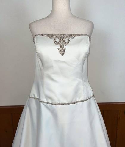 None Gorgeous New Boutique A Line Wedding Gown!