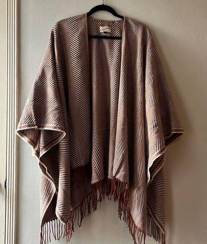 Universal Threads NWOT Poncho sweater