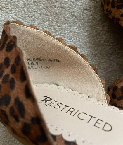 Restricted Shoes Woman's Leopard Flat Shoes Size 9