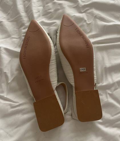 Closed Toe White Flats Size 8