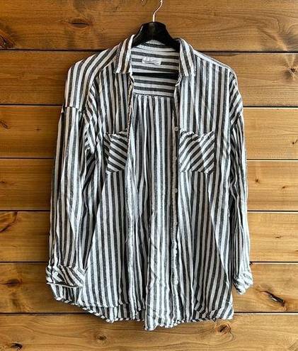 Carly Jean Los Angeles Carly Jean LA Grey & White Striped Button Down Size XL