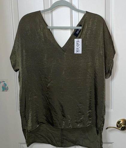 fab'rik Fab’rik Willa Satin Vneck blouse green M NWT