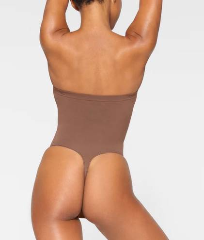 SKIMS Strapless Sculpting Bodysuit S