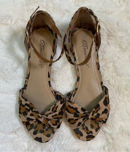 Breckelle’s  Womens Size 5.5 Leopard Print Twist Ankle Strap Sandal Wedge Flats