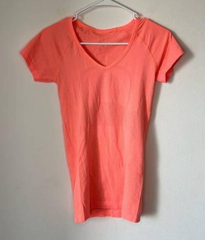 Lululemon  Swiftly Tech Short Sleeve 2.0 Running Sport Lightweight sz 4 V neck