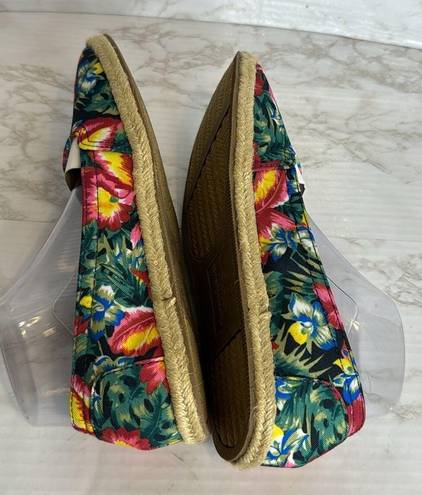 American Eagle  floral colorful ladies flats slip on shoes size 9