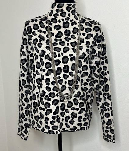 Tahari  size Large Mock neck knit sweater in Leopard Print