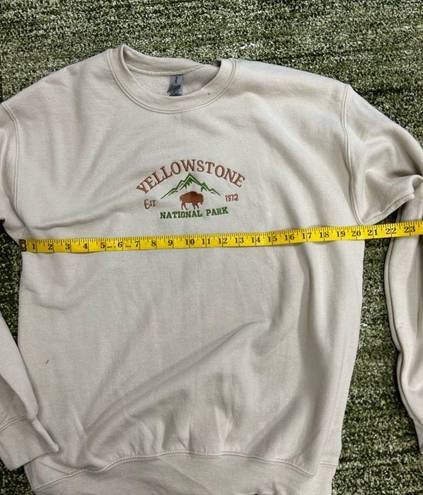 Gildan Yellowstone crewneck sweatshirt