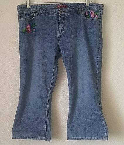 Krass&co Junior's plus NSI Jeans . Embroidered Capris 25 x 23