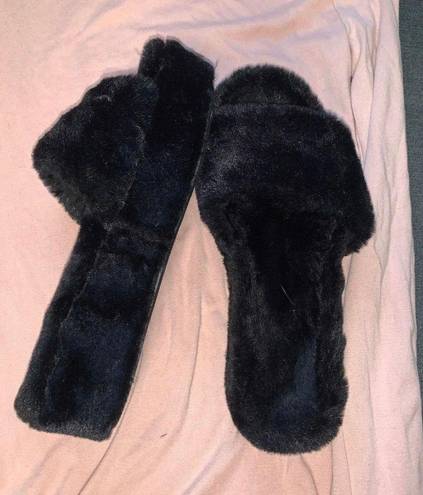 Bamboo Fuzzy Black Platform Slippers