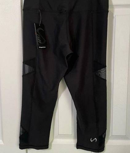 Edge TLF Women’s NWT Basic  Infi Dri Black Capri Sheer cutouts Leggings Small