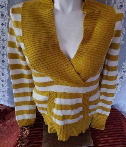 Fossil  size medium gold colored horizontal striped sweater chunky V-neck