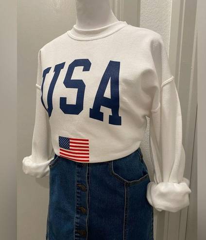 Gildan NWOT  White USA American Flag Patriotic Crewneck Sweater Sweatshirt - M