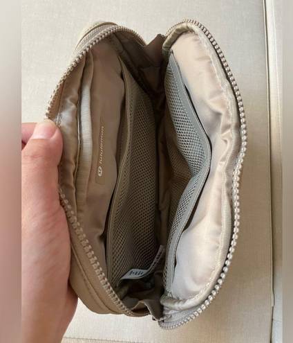 Lululemon Everywhere Large Belt Bag 2L Wunder Puff - Trench