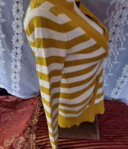 Fossil  size medium gold colored horizontal striped sweater chunky V-neck