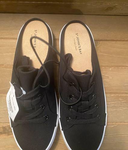 St. John’s Bay NWT St. John's Bay Boating Womens Sneakers size 6 black