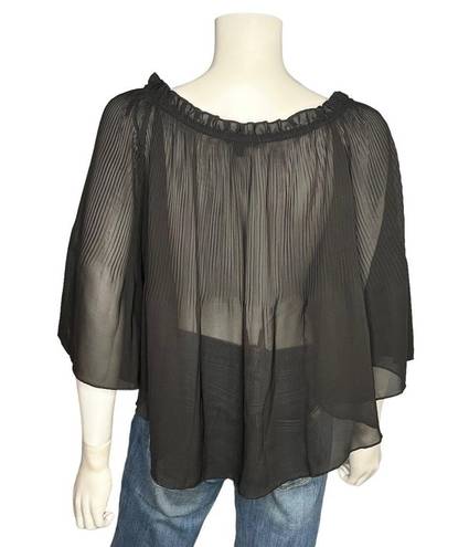 Romeo + Juliet Couture  Black Off the Shoulder Top Size M