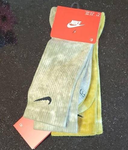 Nike Everyday Plus Cushioned Tie-Dye Crew Socks (2 Pairs)