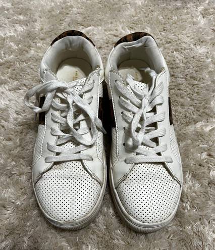 American Eagle Outfitters Sneakers