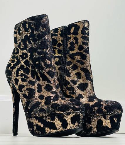 Shoedazzle Sheba Gold Flake Cheetah Leopard Print Booties Size 7