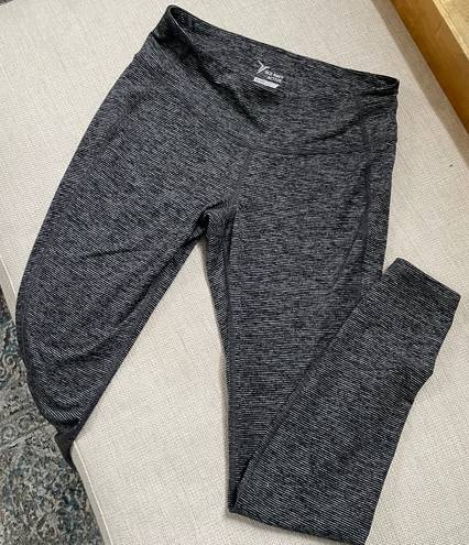 Old Navy Active Leggings in Grey size M