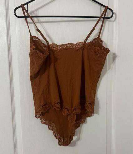 SKIMS  Fits Everybody Lace Cami Bodysuit