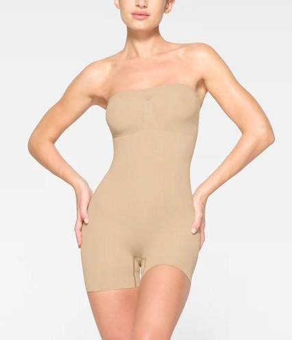 SKIMS NEW  Seamless Sculpt Strapless Shortie Bodysuit Size XS NWOT