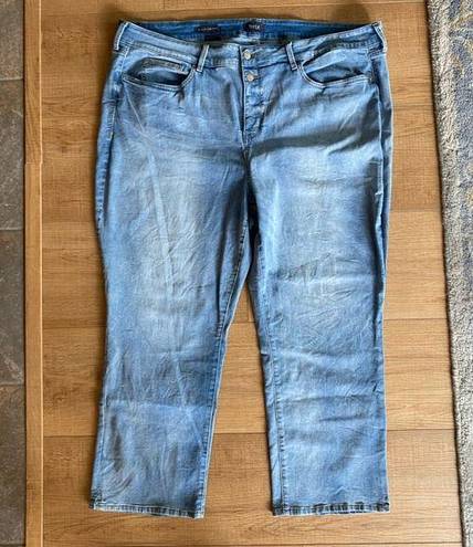 NYDJ  24W Lift x Tuck Marilyn Straight Light Wash Crop Jeans