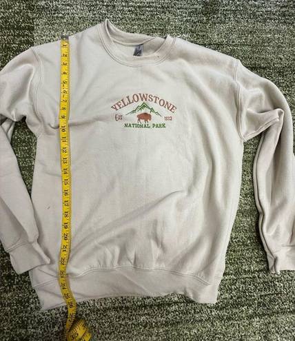 Gildan Yellowstone crewneck sweatshirt