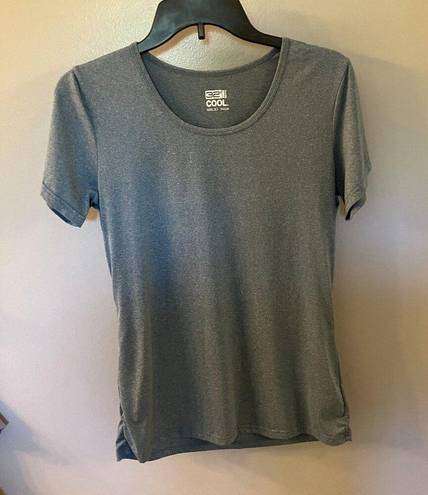 32 Degrees Heat NWOT 32 Degrees Cool Womens Athletic Top Size Medium Short Sleeve Blue