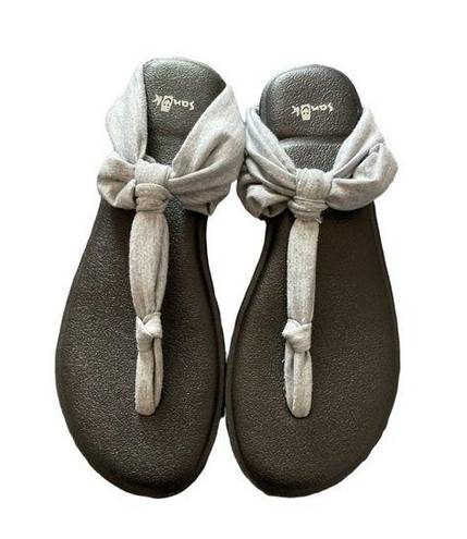 Sanuk  Black Gray Stretch Sandals Size 7-7.5 GUC #3023