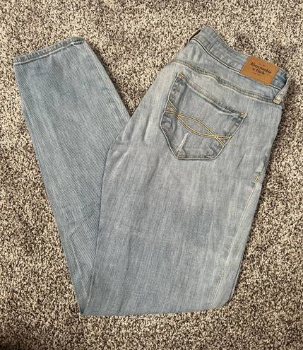 Abercrombie & Fitch Abercrombie light wash destroyed straight leg jeans size 2S low rise