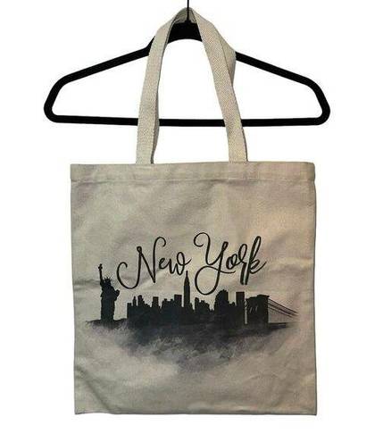 Krass&co The Cotton & Canvas  New York Cityscape Tote Bag