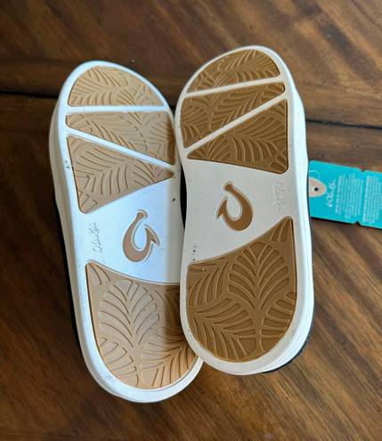 Olukai Slip on shoes