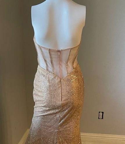 Cinderella Divine Women’s formal sparkly dress size 4
Brand is 
Rose gold color