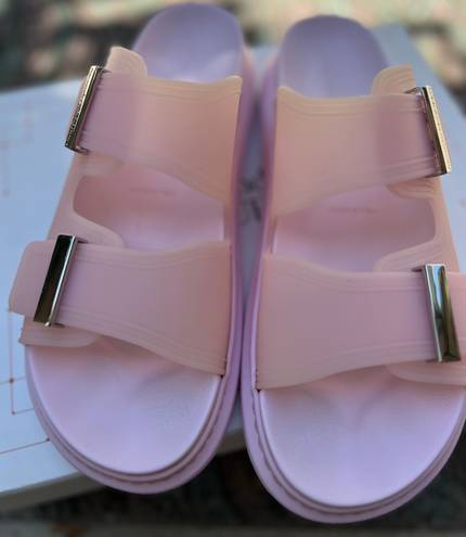 Alexander McQueen Oversize Slide Sandal pale pink vacation comfortable stylish