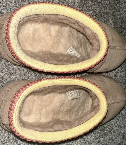 UGG Tasman Slippers Big Kids Size 4 (women’s 6)