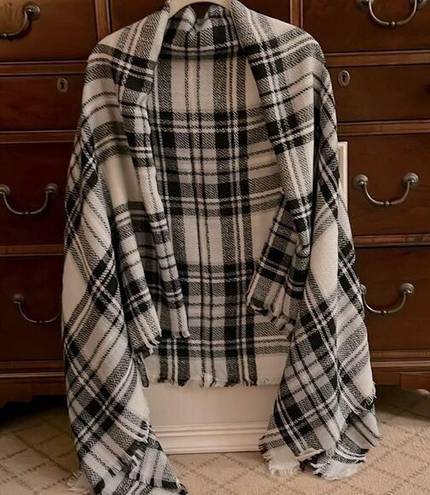 Mad cloth giant black and white plaid woven blanket scarf w fringe detail NWOT