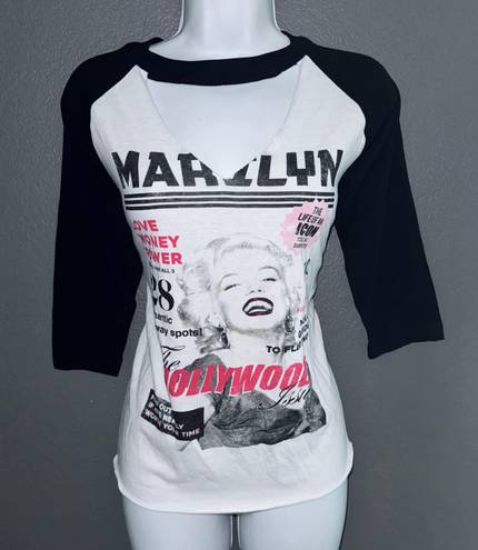 Marilyn Monroe Poster T-Shirt New with Tags Womens Fashion Shirt size Medium