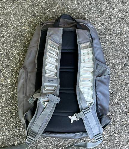 Nike elite backpack gray