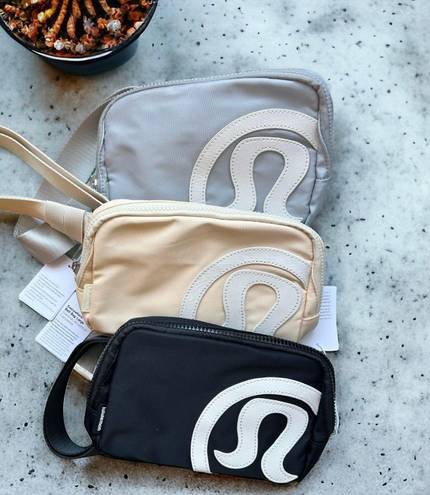 Lululemon Everywhere Belt Bag NWT