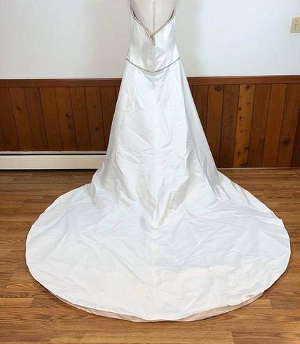 None Gorgeous New Boutique A Line Wedding Gown!