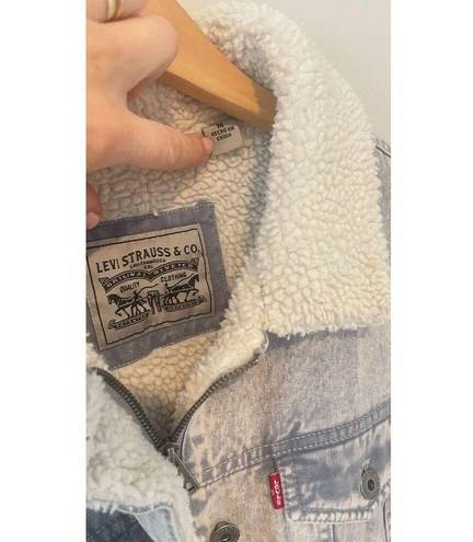 Levi’s  SHERPA EX-BOYFRIEND TRUCKER JACKET Size M Light Wash