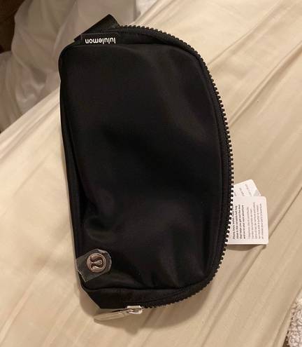 Lululemon Everywhere Belt Bag