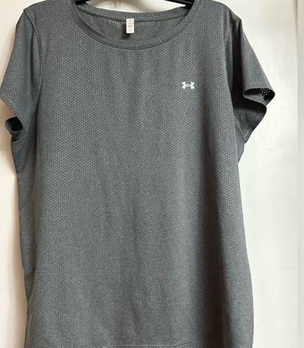 Under Armour XXL women's heat gear gray tee shirt