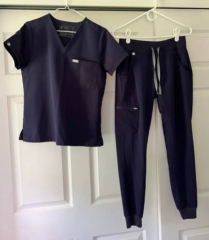 FIGS Navy Scrub Set