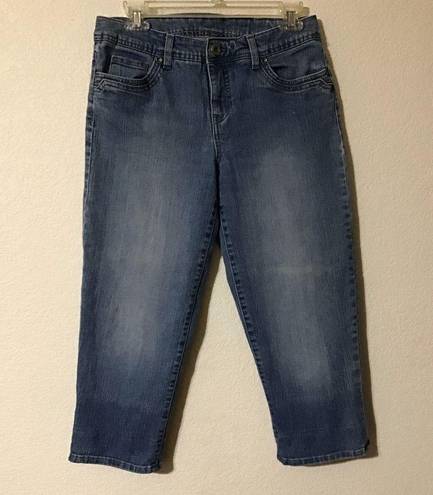 Sonoma Women Capri jeans. . Size 6.