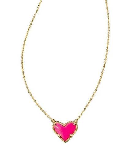 Kendra Scott New!  Ari Heart Gold Pendant Necklace in Neon Pink Magnesite